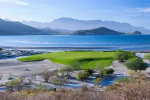 how many golf courses in loreto mexico